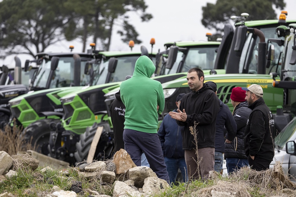 Alcuni agricoltori nel punto di ritrovo su via Nomentana a Roma