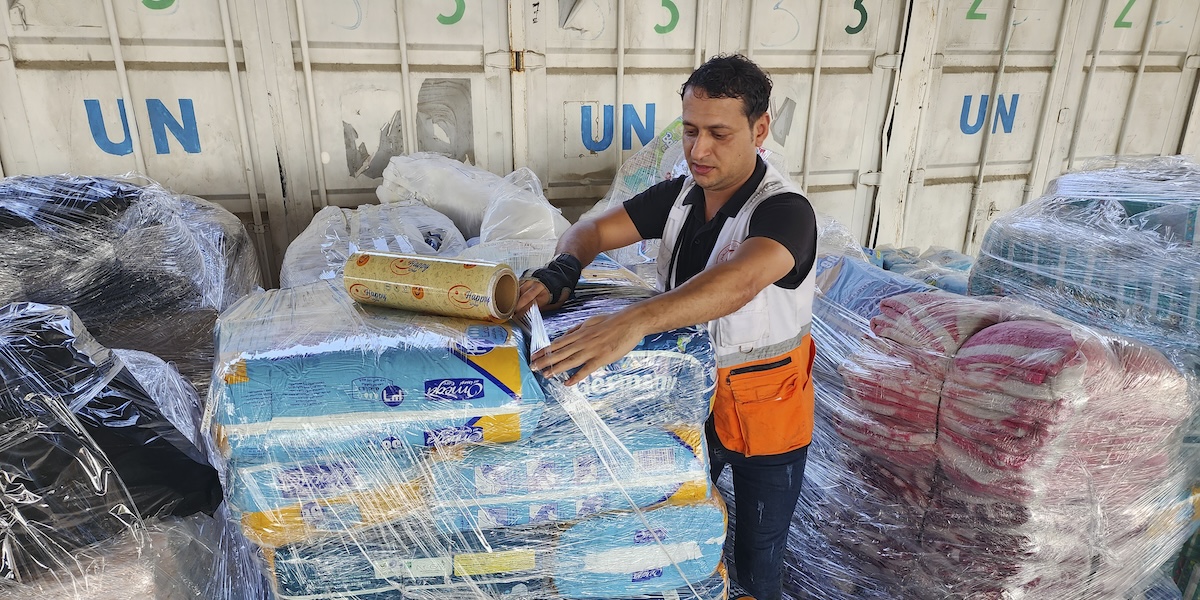 Aiuti nella sede dell'UNRWA (AP Photo/Hassan Eslaiah)
