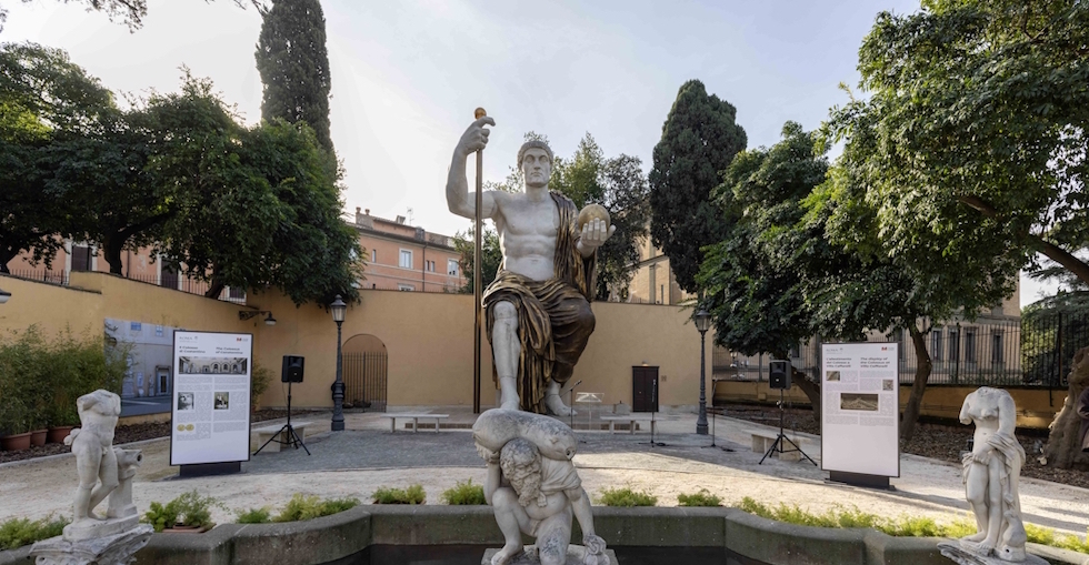 L'esposizione della ricostruzione della statua colossale di Costantino I ai Musei Capitolini di Roma