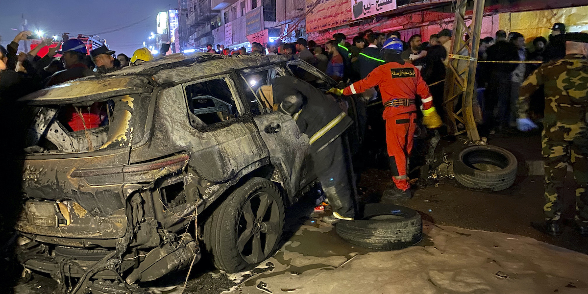 L'auto distrutta nell'attacco a Baghdad