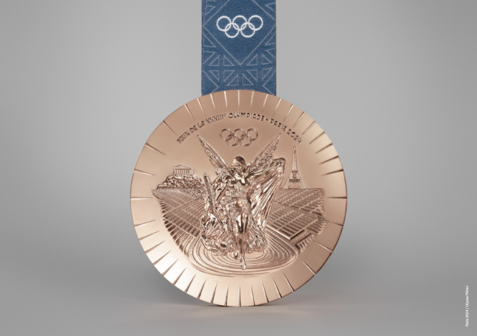 Le medaglie delle Olimpiadi di Parigi, fatte con pezzi della Tour Eiffel