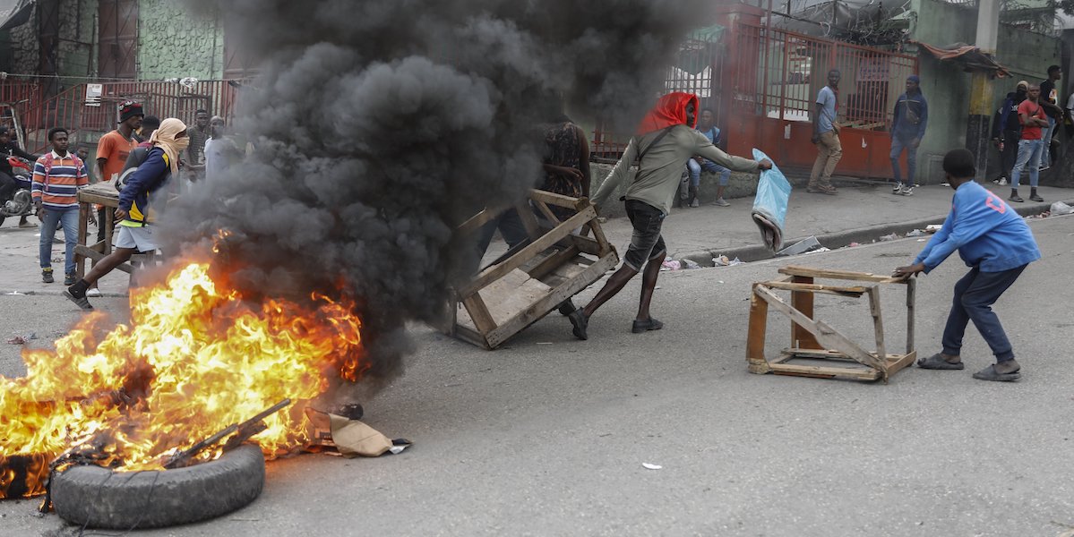 Proteste antigovernative a Port-au-Prince, Haiti, 7 febbraio 2024 (AP Photo/Odelyn Joseph)