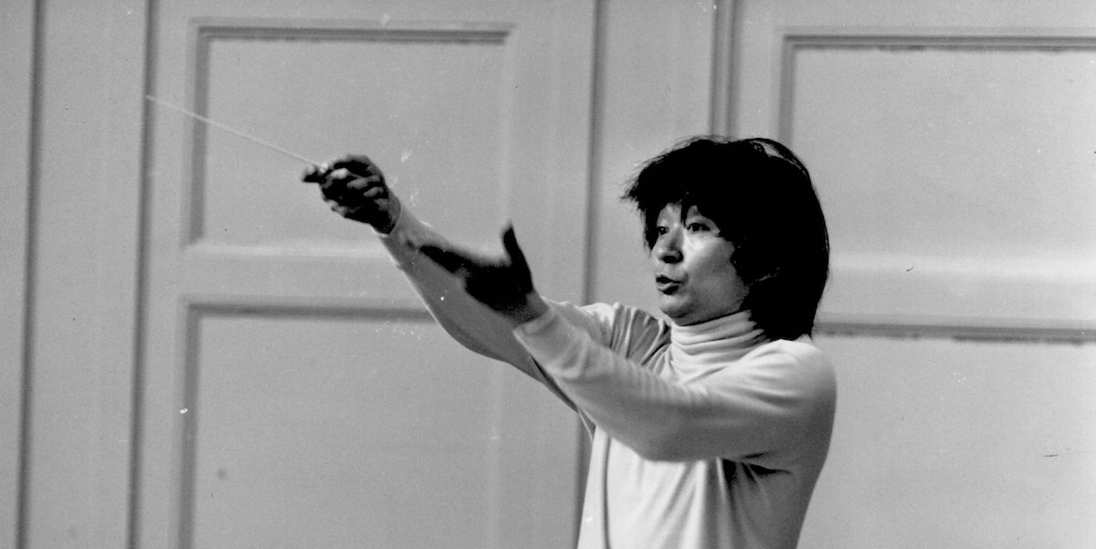Seiji Ozawa nel 1969. (Erich Auerbach/Getty Images)