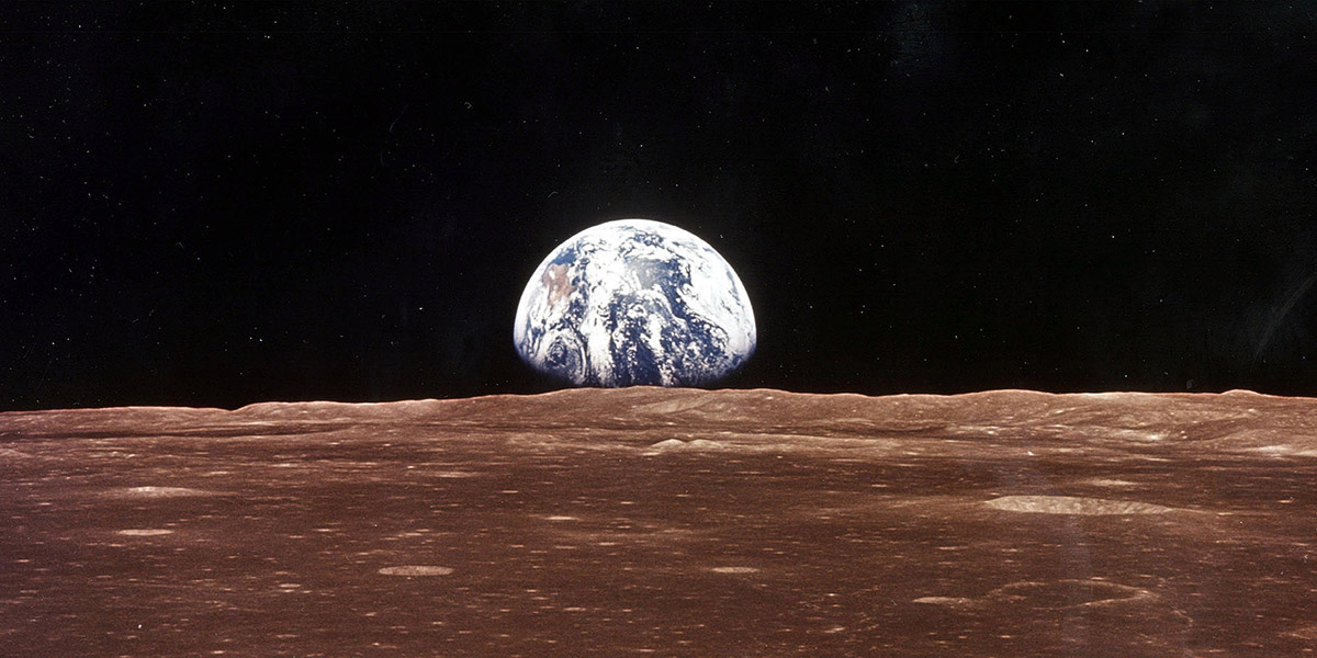La Terra fotografata dall'Apollo 11 sopra la superficie della Luna (NASA/Newsmakers)