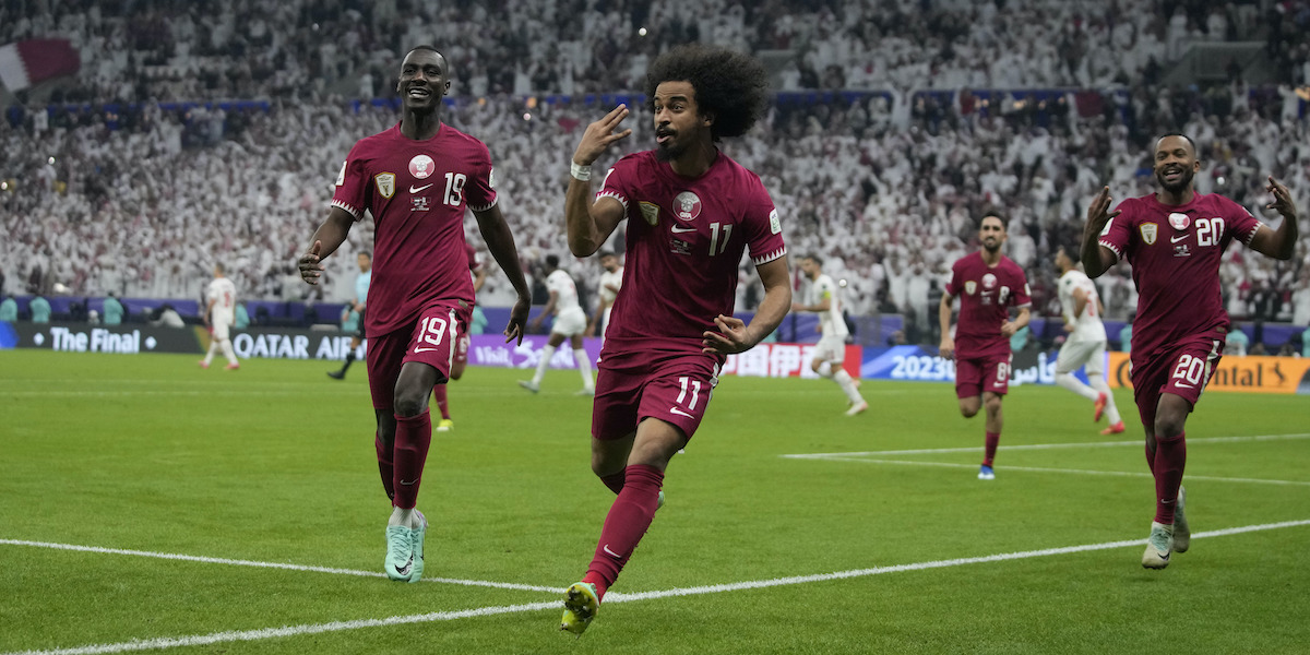 L'attaccante del Qatar Akram Afif, autore di una tripletta nella finale (AP Photo/Thanassis Stavrakis)