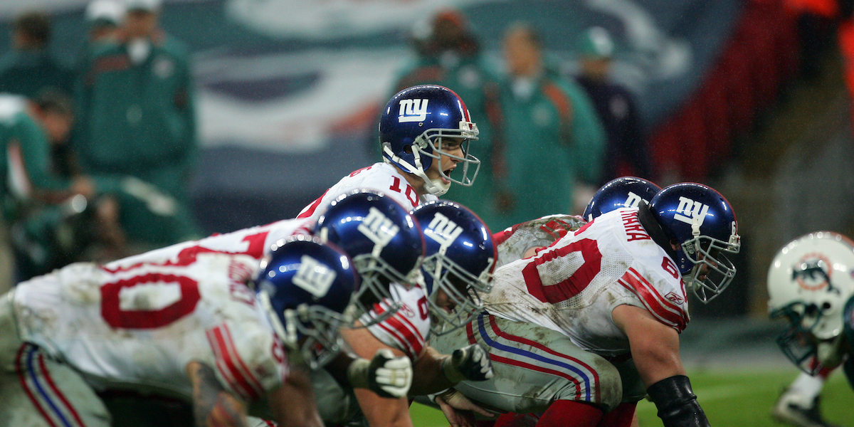 La prima partita di NFL giocata in Europa, tra New York Giants e Miami Dolphins, nel 2007 a Londra (AP Photo/Tom Hevezi)