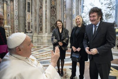 Il presidente argentino Javier Milei con papa Francesco