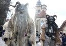 Persone in maschera durante i festeggiamenti del Carnevale (Stoccarda, Germania)