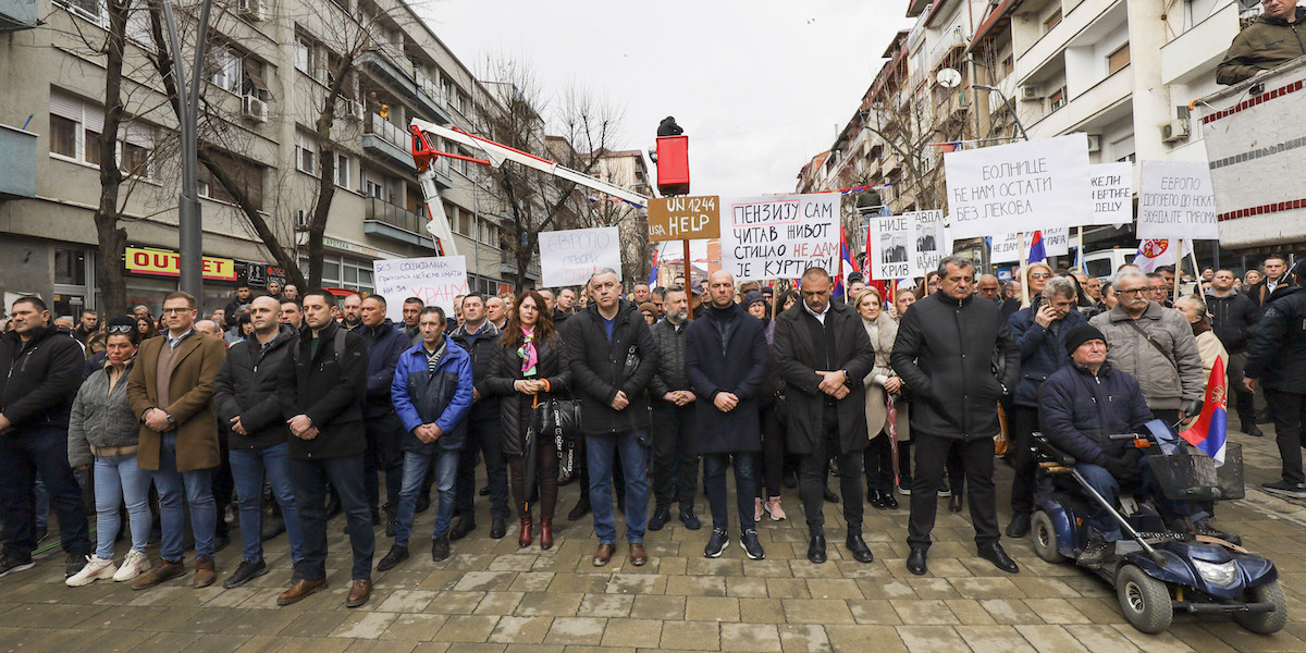 Le persone serbe del Kosovo protestano contro il divieto di utilizzo del dinaro. Mitrovica, 12 febbraio 2024