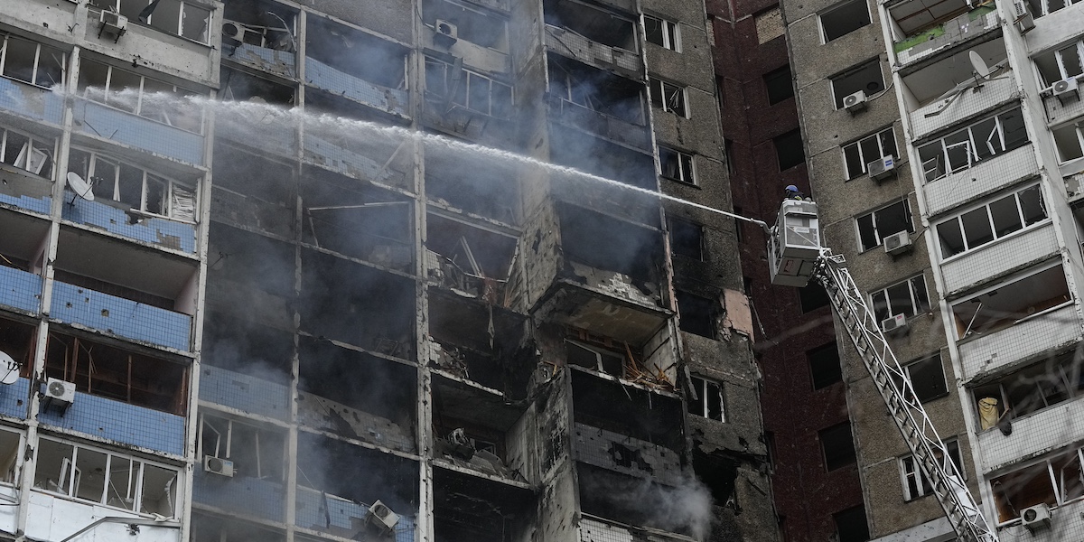 Alcuni palazzi a Kiev bombardati durante l'attacco del 6 febbraio 2024
