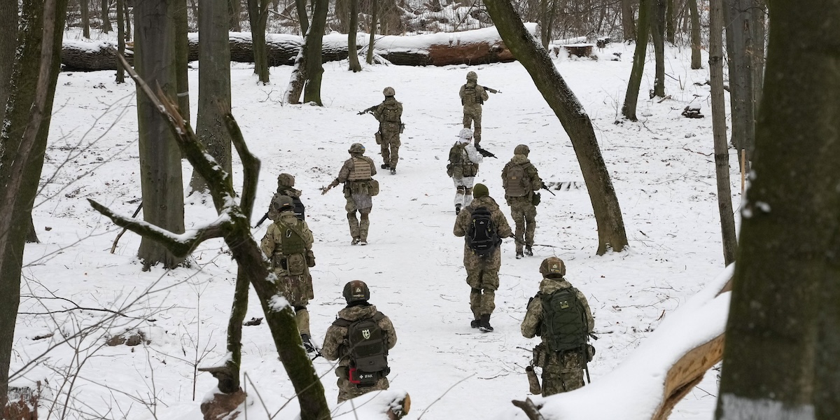 Un'esercitazione delle truppe ucraine (AP Photo/Efrem Lukatsky)