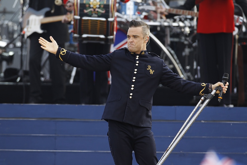 Robbie Williams in concerto per il giubileo di diamante della regina Elisabetta II a Buckingham Palace, Londra, 2012