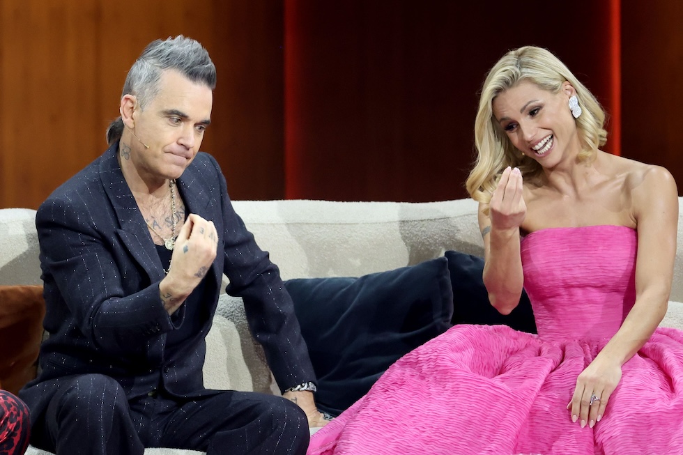Robbie Williams e Michelle Hunziker alla trasmissione "Wetten, dass...?" a Friedrichshafen, Germania, 2022