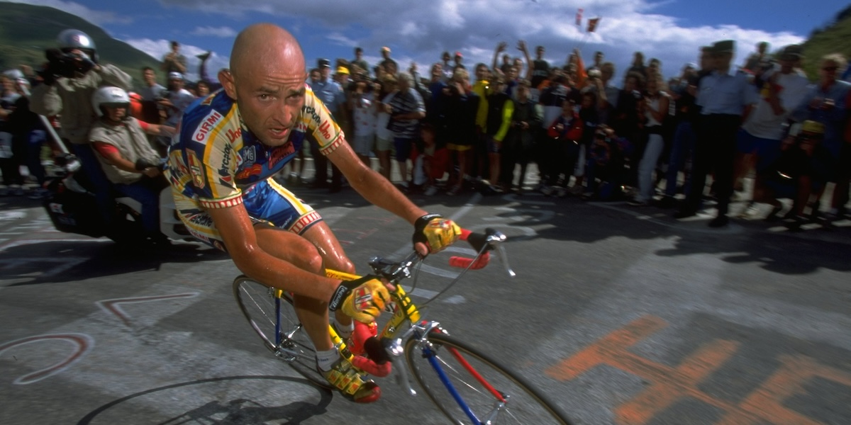 Marco Pantani nel luglio del 1997 (Mike Powell /Allsport)