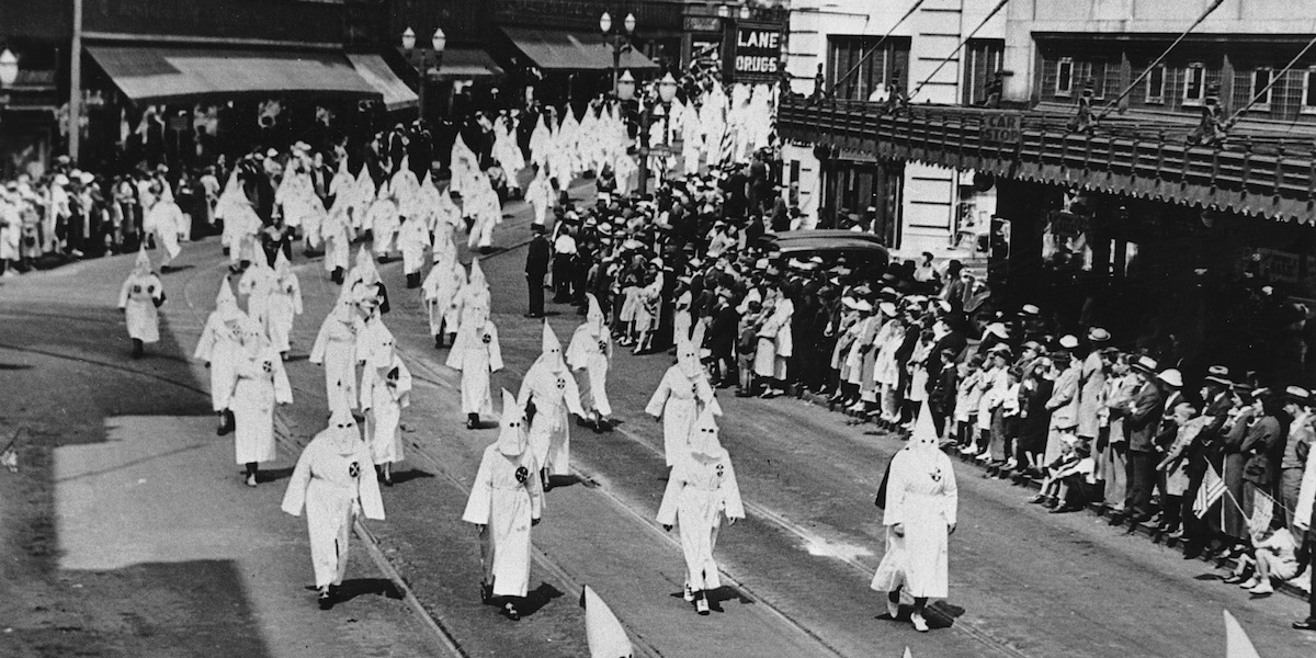 Centinaia di donne del Ku Klux Klan in marcia ad Atlanta, Georgia, 26 aprile 1936 (AP Photo)