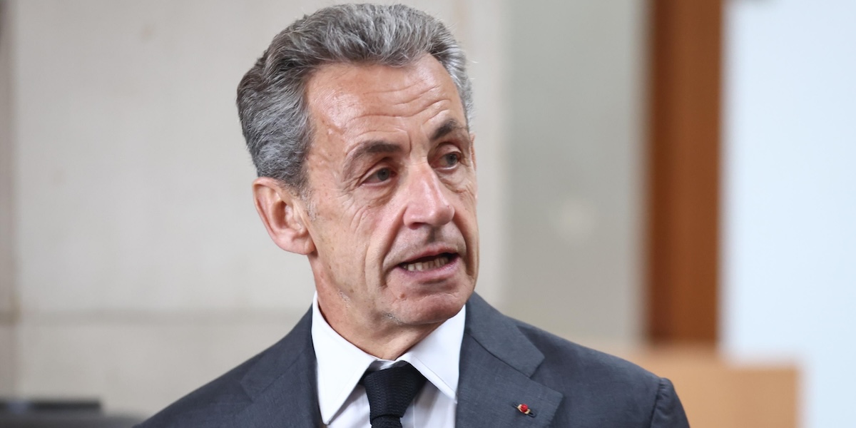 L'ex presidente francese Nicolas Sarkozy arriva in tribunale per l'inizio del suo processo di appello. Parigi, 8 novembre 2023