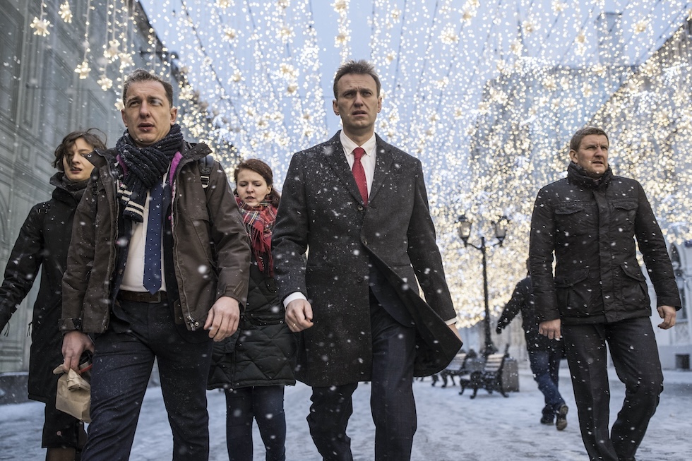 Alexei Navalny diretto a un incontro alla Commissione elettorale centrale russa con alcuni suoi collaboratori il 25 dicembre del 2017