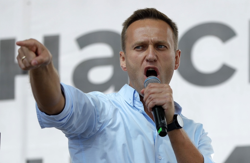 Navalny parla con i suoi sostenitori durante una protesta a Mosca il 20 luglio del 2019