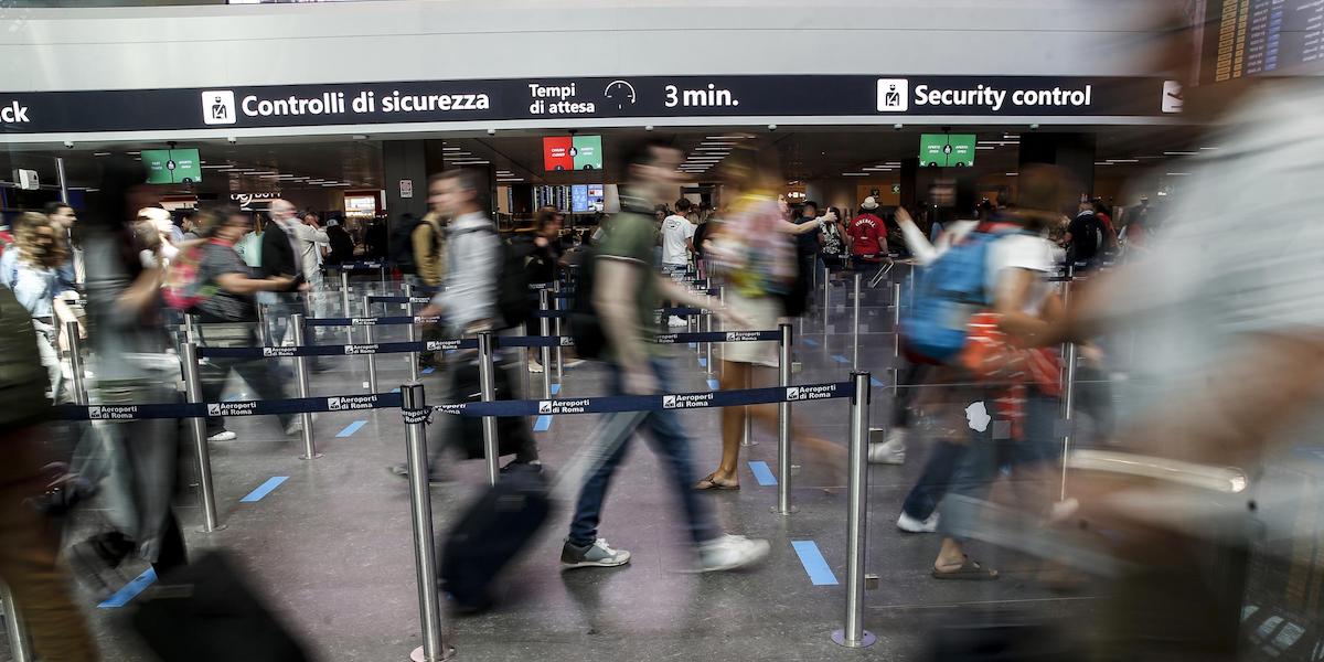 Passeggeri all'aeroporto di Fiumicino, a Roma