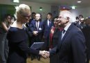 Yulia Navalnaya, la moglie del dissidente russo Alexei Navalny, morto in circostanze poco chiare nella prigione di massima sicurezza in cui era detenuto in Siberia, stringe la mano all’Alto rappresentante per gli affari esteri dell’Unione europea Josep Borrell, prima di un incontro a porte chiuse in concomitanza con il consiglio per gli Affari esteri dell’Unione