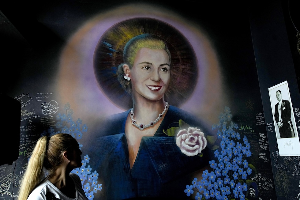 Un murale dedicato a Evita Perón, moglie dell’ex presidente Juan Domingo Perón e a sua volta simbolo dell'impegno sociale argentino, all'interno di un ristorante nel quartiere San Telmo