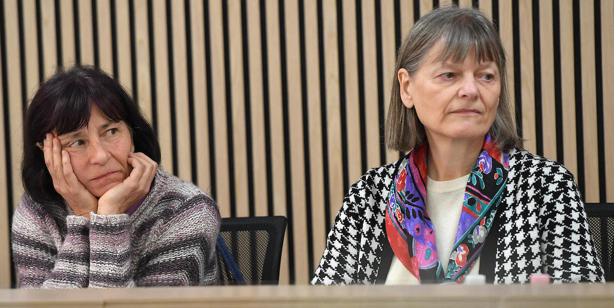 Gloria Branciani e Mirjam Kovac, le due ex suore che hanno dichiarato di essere vittime di abusi da parte di Marko Rupnik, durante una conferenza stampa presso la sede della FNSI, Roma, 21 febbraio 2024 (ANSA/FABIO CIMAGLIA)