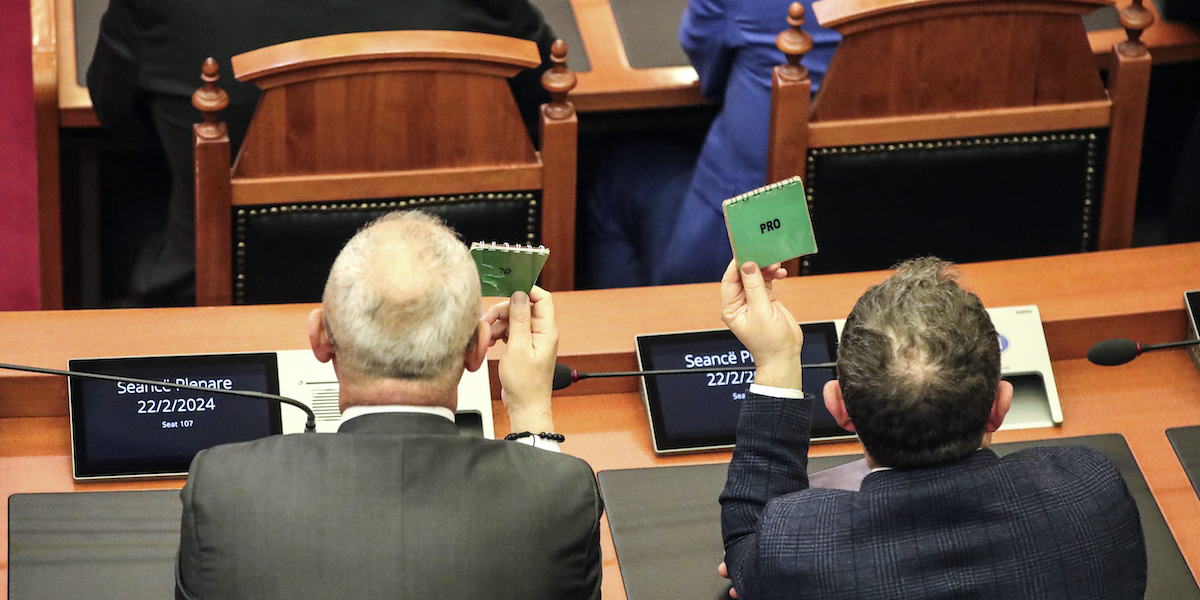 Il parlamento dell’Albania ha approvato l’accordo sui migranti con l’Italia