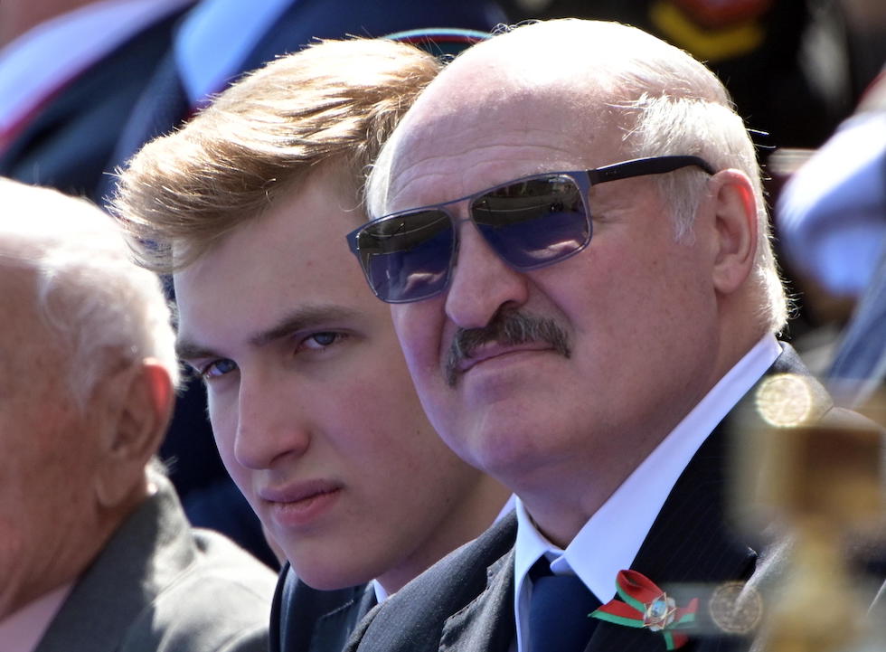 Lukashenko e suo figlio Nikolai nel 2020