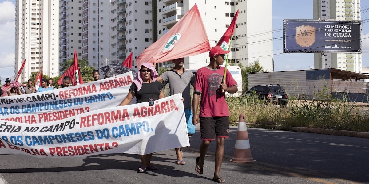 Una manifestazione del MST a Cuiabá, Brasile, aprile 2012 (Pietro Paolini/TerraProject/contrasto)