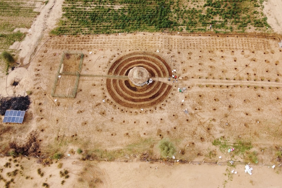 I lavori per la creazione di un giardino che fa parte della Grande muraglia verde, visto dall'alto