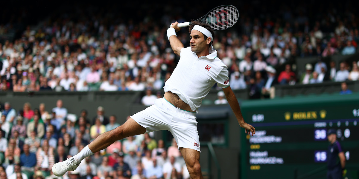 Roger Federer durante il torneo di Wimbledon del 2021 (Julian Finney/Getty Images)