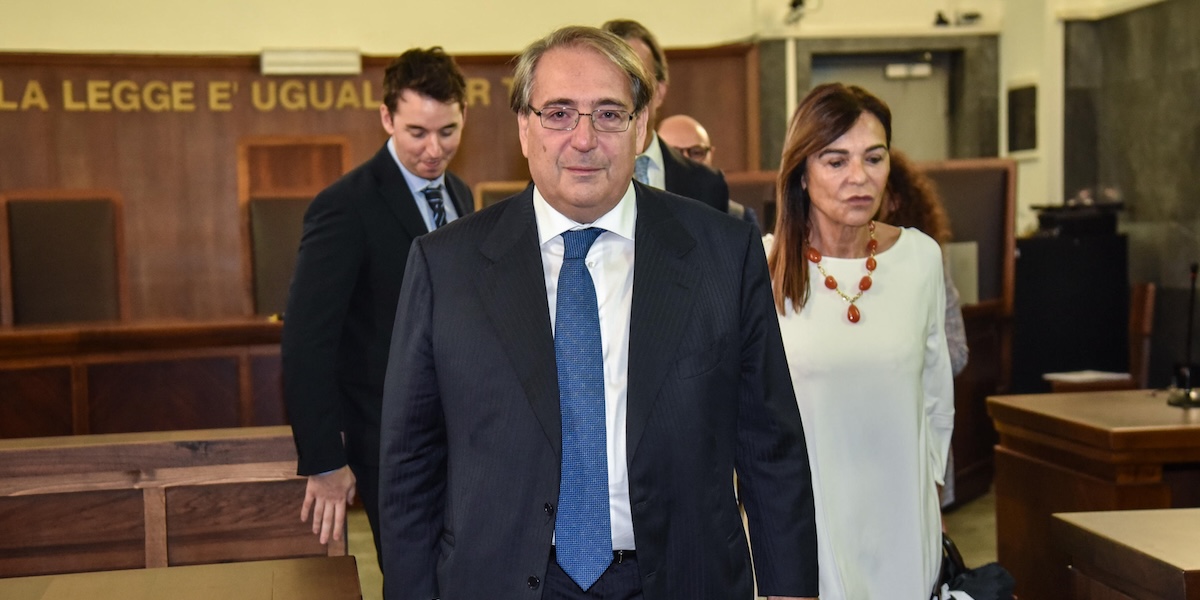 Roberto Napoletano dopo la sentenza di assoluzione, nell'ottobre del 2023.
(ANSA/MATTEO CORNER)