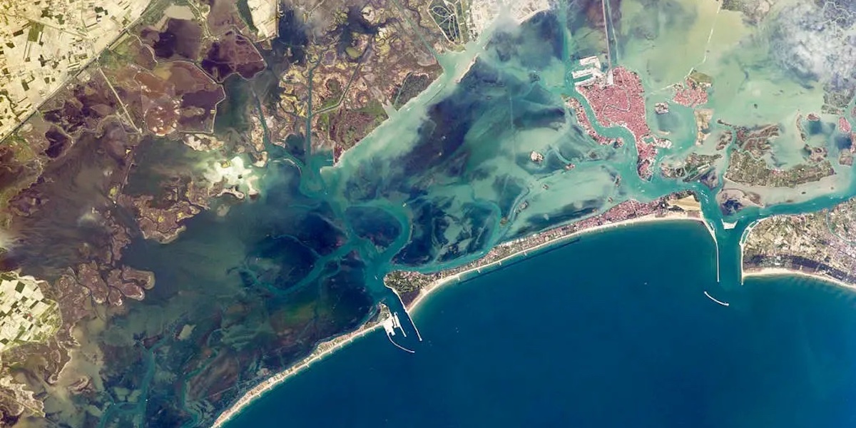 Un'immagine satellitare della laguna di Venezia