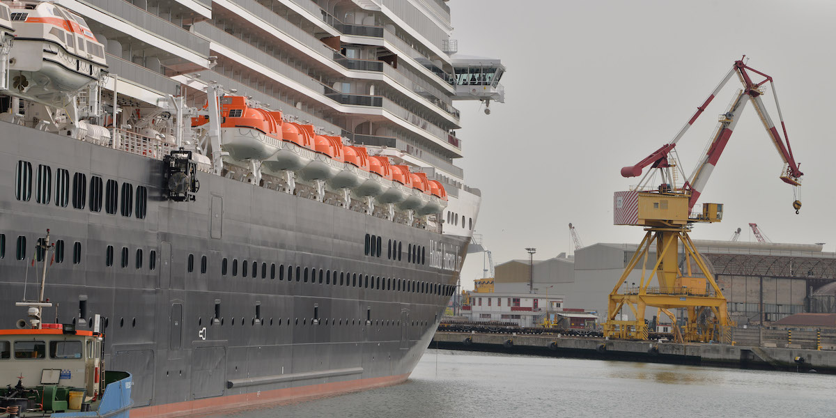 La nave MS Konigsdam alla Fincantieri di Porto Marghera (LaPresse)