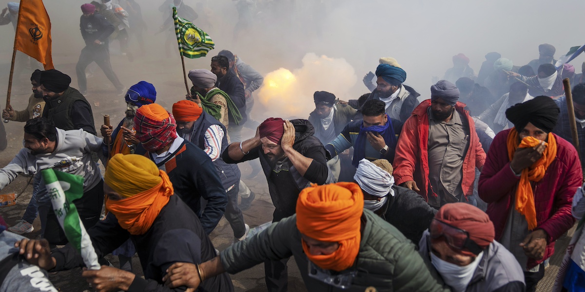 Manifestanti a Shambhu, in India (AP Photo/Altaf Qadri)