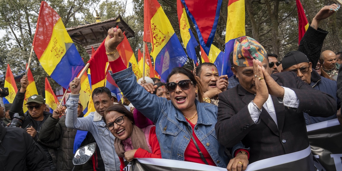 Sostenitori del Partito Democratico Nazionale durante una manifestazione in favore della monarchia a Katmandu, 21 febbraio 2024