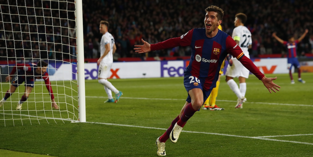 Sergi Roberto festeggia il terzo gol del Barcellona contro il Napoli (AP Photo/Joan Monfort)