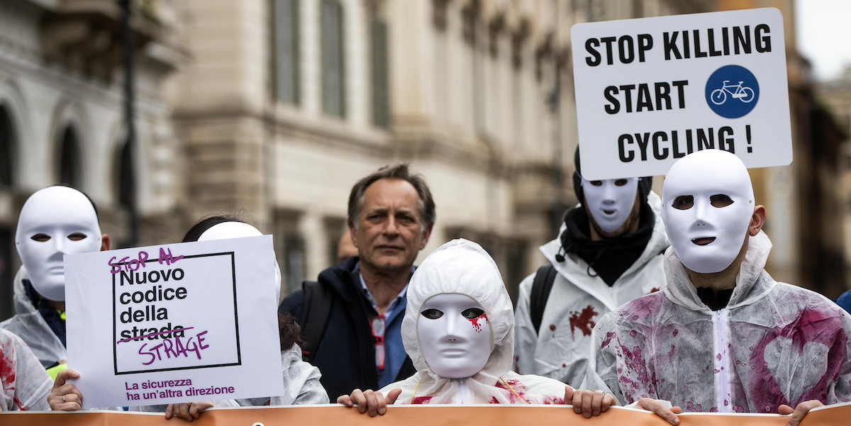 La manifestazione 
"stop al nuovo codice della strage" a Roma il 10 marzo (ANSA/ANGELO CARCONI)