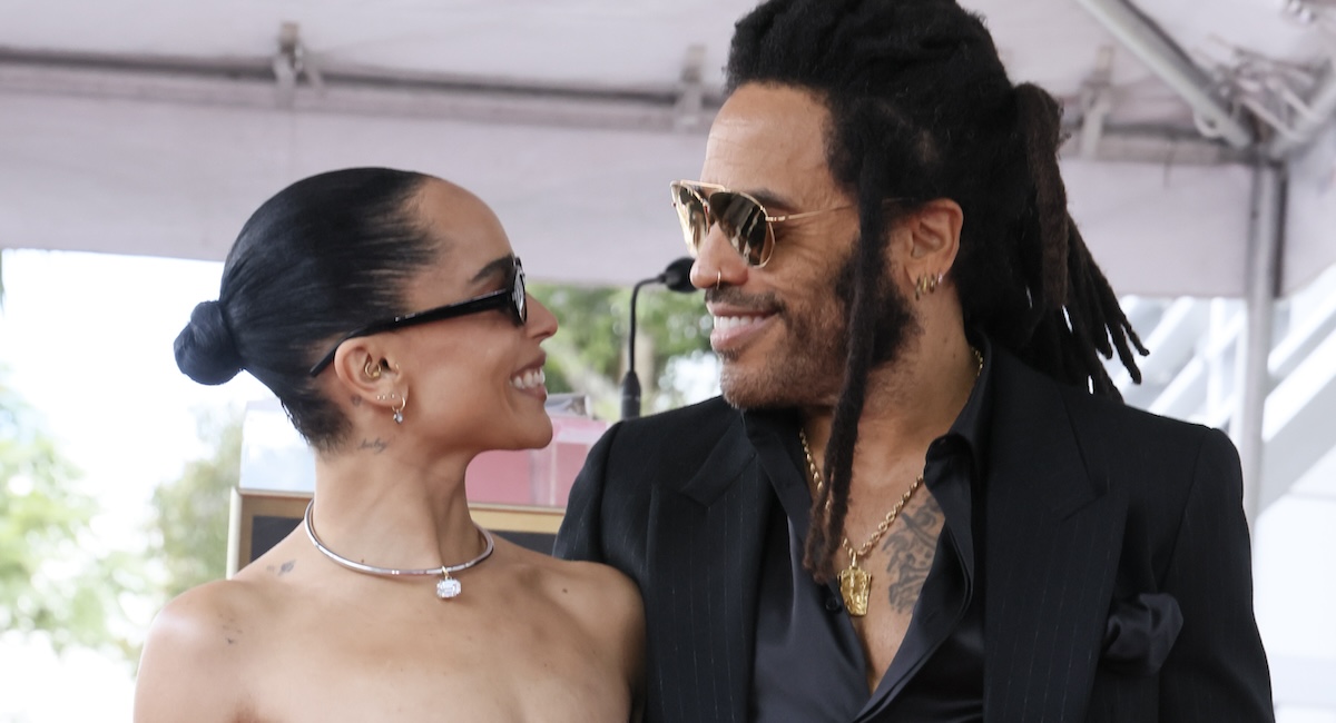 Il cantante Lenny Kravitz (59) alla cerimonia per la sua stella sulla Hollywood Walk of Fame con la figlia, l'attrice Zoë Kravitz (35) (Rodin Eckenroth/Getty Images)