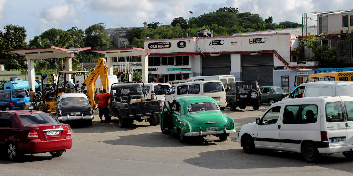 Macchine in coda per il carburante, L'Avana, 11 settembre 2019 (AP Photo/Ismael Francisco)
