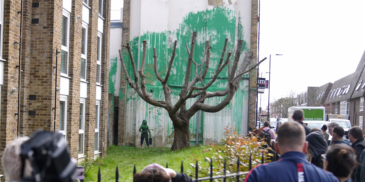 La nuova opera di Banksy a Londra (AP Photo/Alastair Grant)