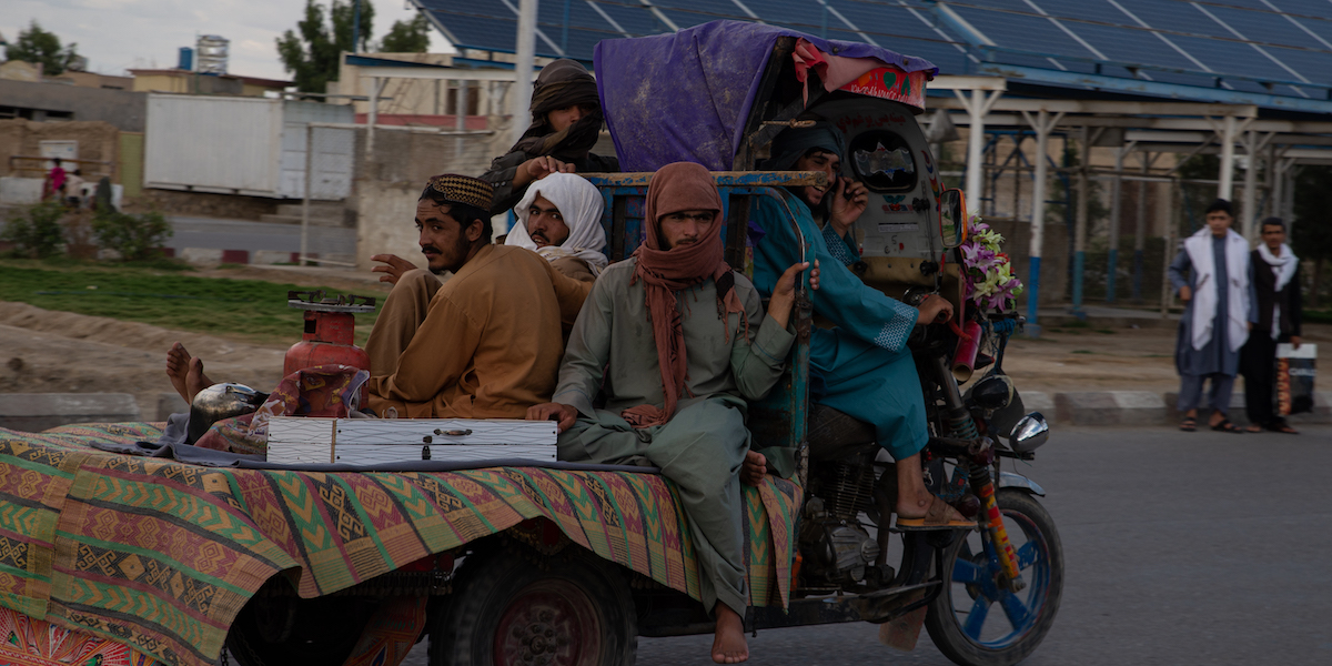 Un gruppo di talebani a Kandahar, nel 2022 (Nava Jamshidi/Getty Images)