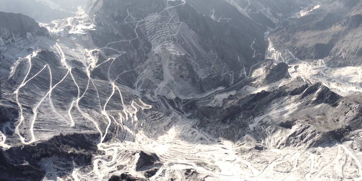 Una delle zone di estrazione delle cave di Carrara