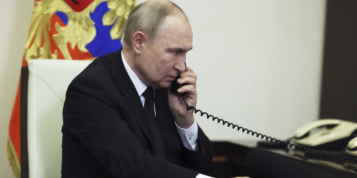Foto di Putin al telefono
