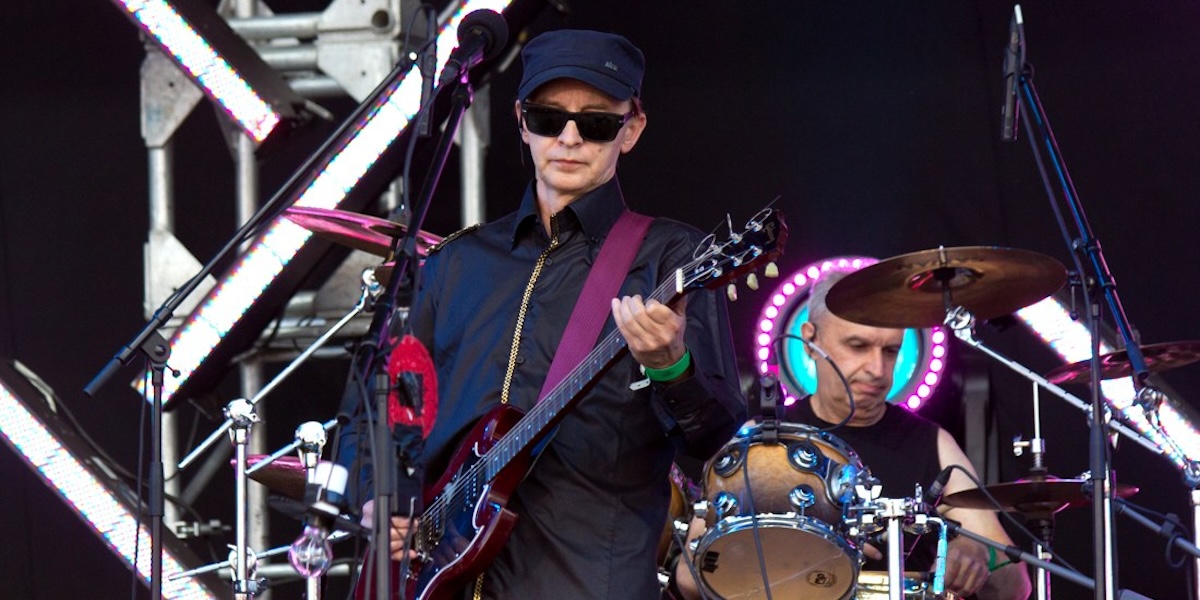 Edmund Shklyarskiy, cantante e chitarrista dei Picnic, durante un concerto nel 2013