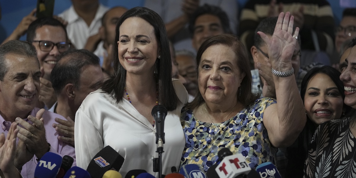 La leader dell'opposizione María Corina Machado, sulla sinistra, durante una conferenza stampa con la candidata del suo partito, Corina Yoris. Caracas, Venezuela, 22 marzo 2024