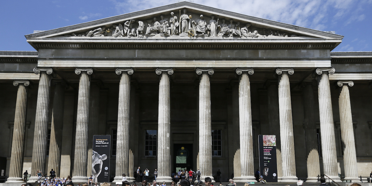 La facciata del British Museum