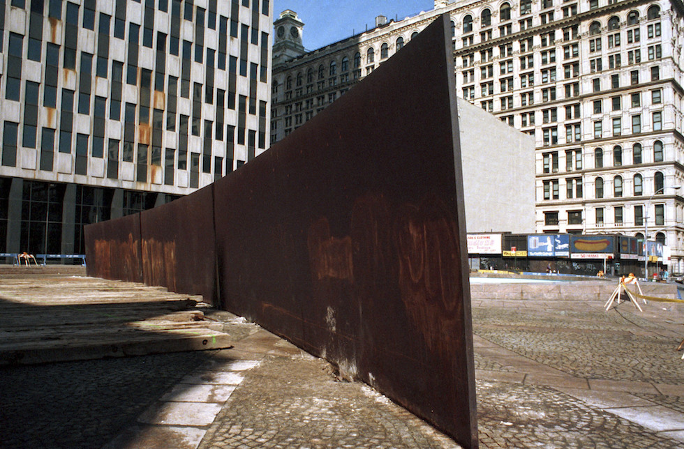 L'opera "Tilted Arc" di Richard Serra
