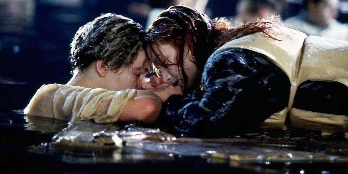 Fermo-immagine della celebre scena di "Titanic" sulla zattera