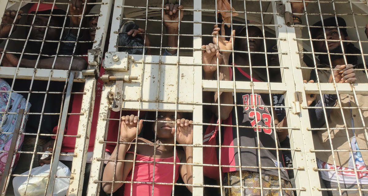 Migranti haitiani deportati dalla Repubblica Dominicana su un mezzo blindato, il 18 marzo 2024